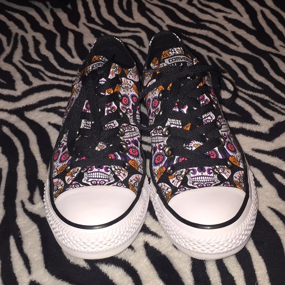 Sugar skull All-Star Converse.